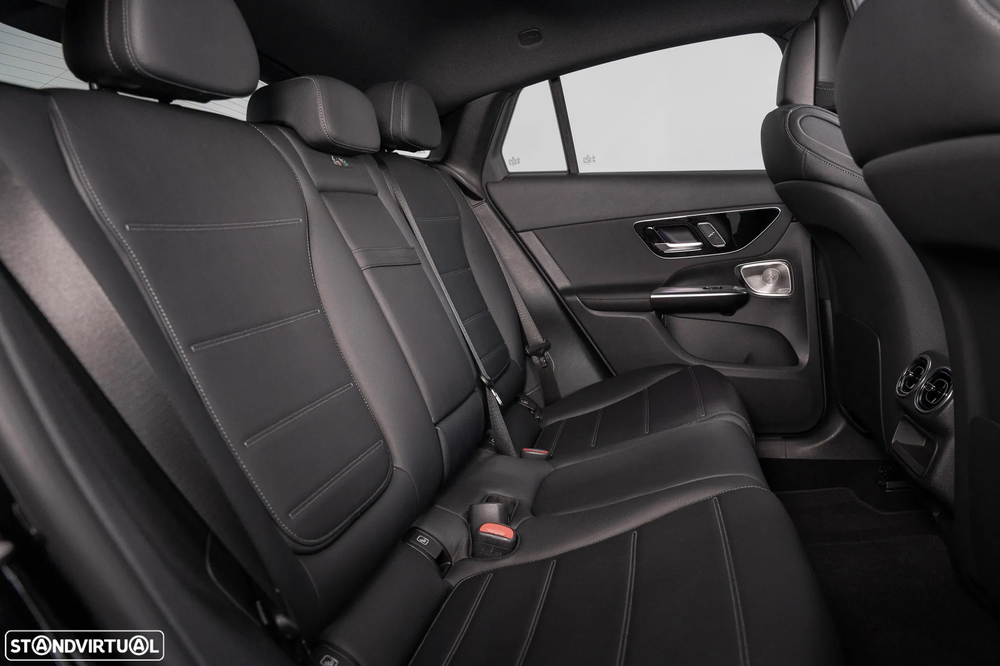 Mercedes-Benz GLC 300 Coupe e 4Matic - 32