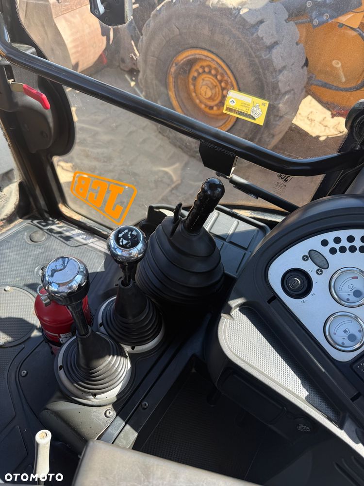 JCB 4CX - 16