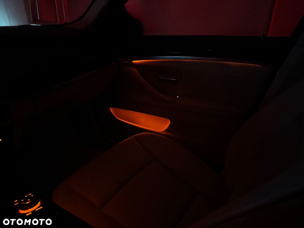 BMW Seria 5 525d - 24