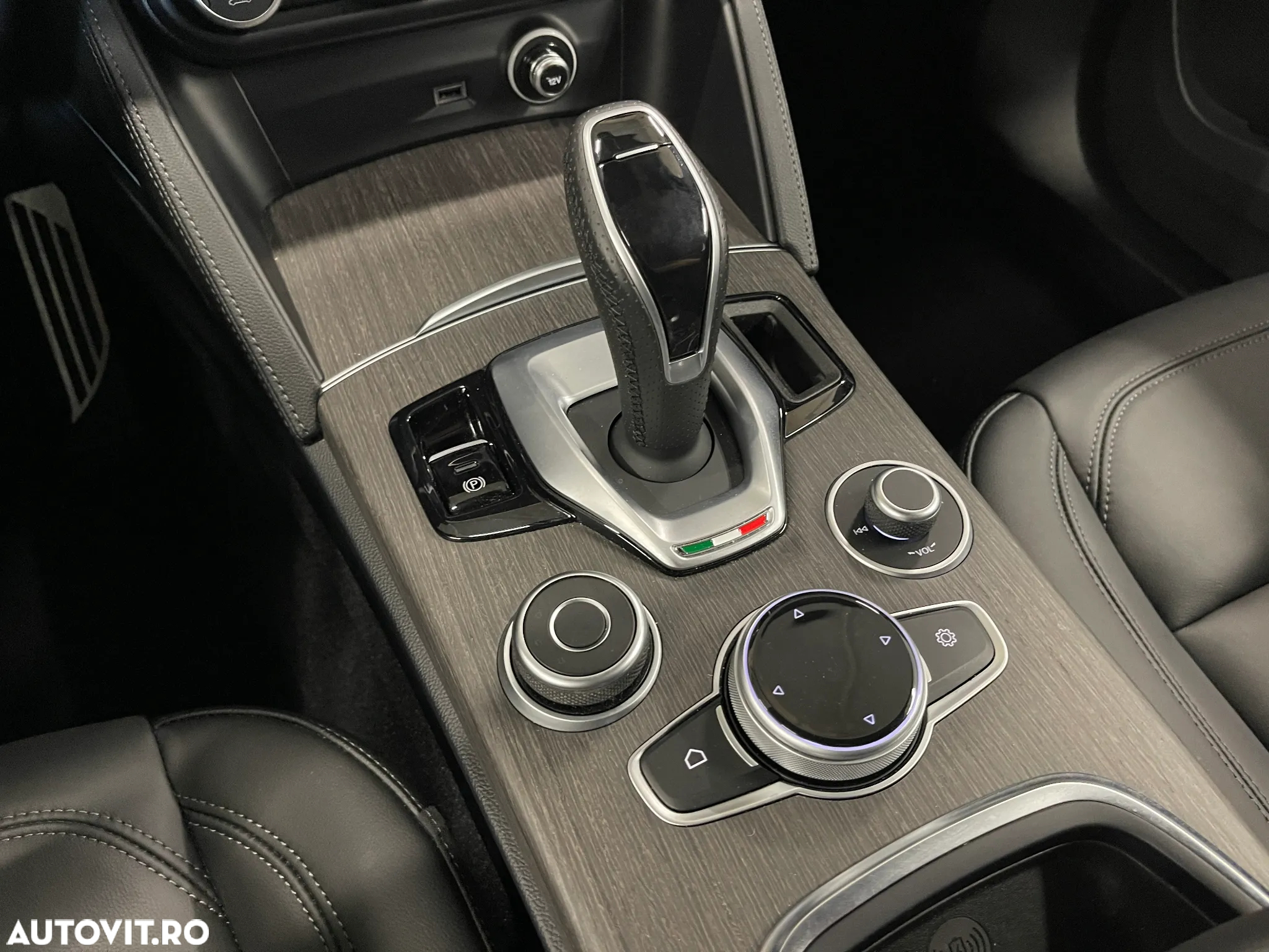 Alfa Romeo Stelvio 2.0 Turbo 16V AT8-Q4 Ti - 24