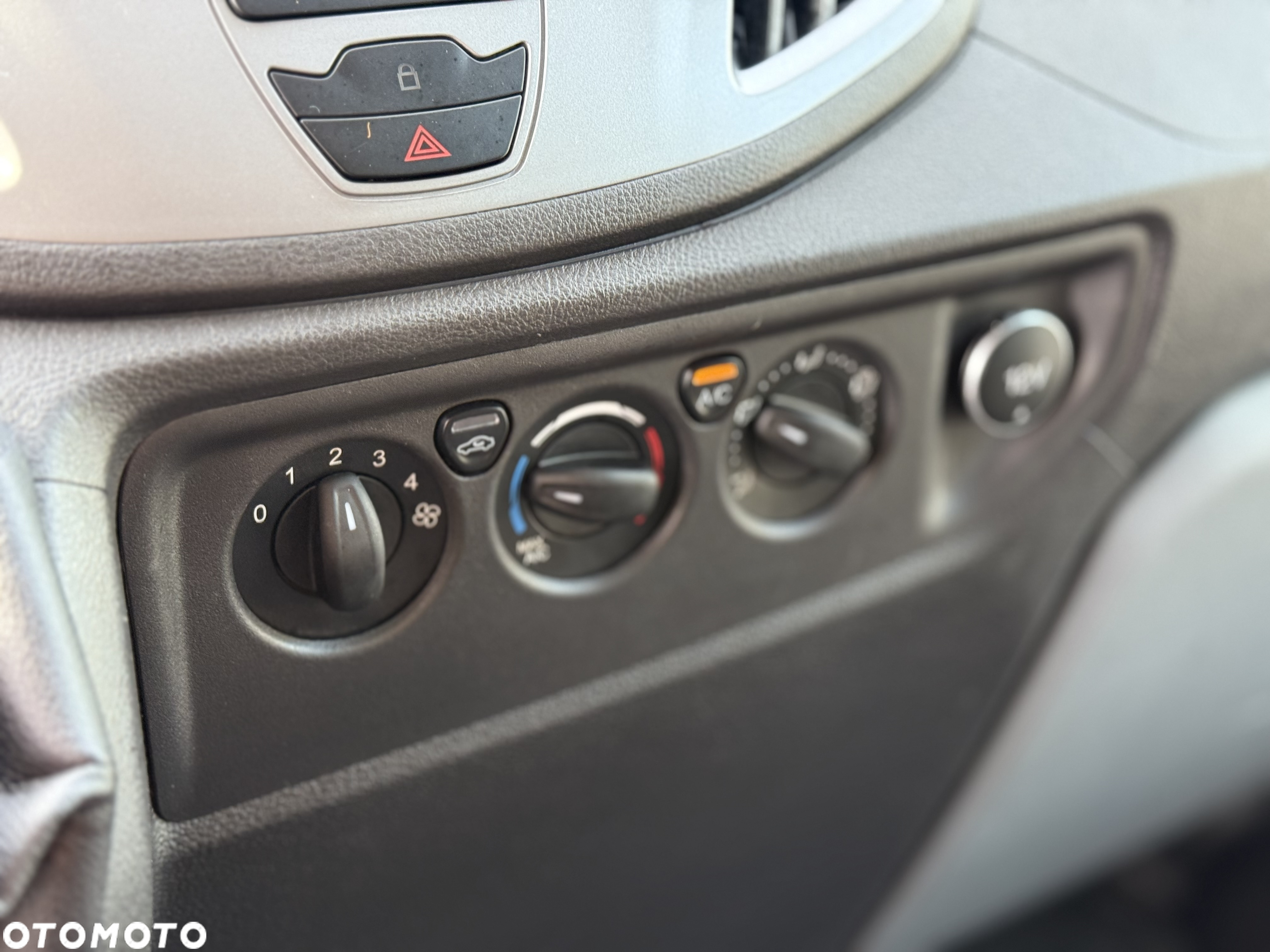 Ford Transit - 13