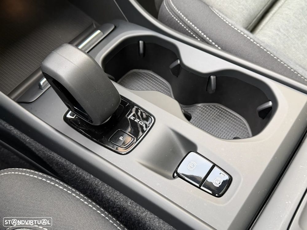 Volvo XC 40 2.0 B4 Momentum Plus - 29