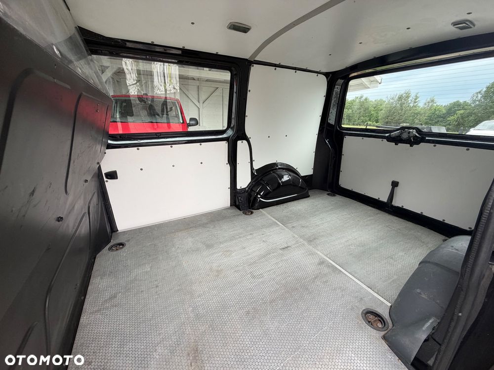 Volkswagen Transporter - 25