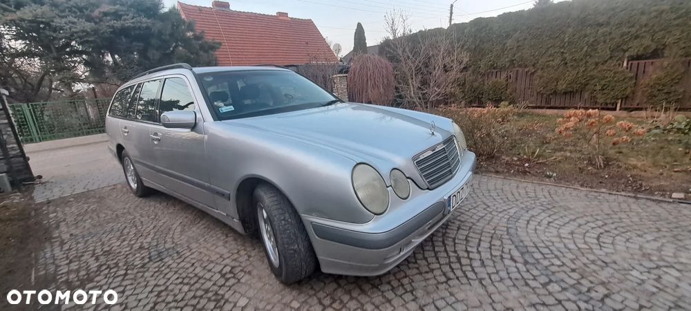 Mercedes-Benz Klasa E 200 CDI Classic DPF - 11