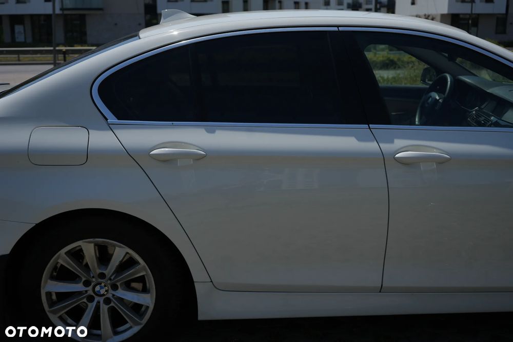 BMW Seria 5 520i - 15