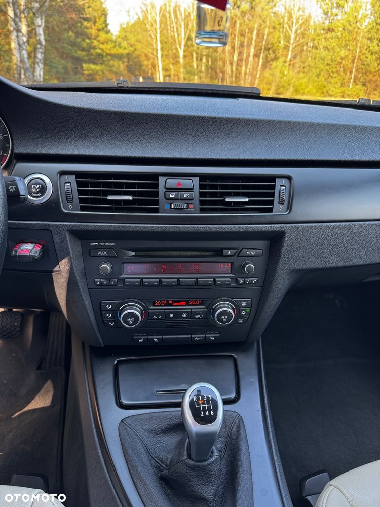 BMW Seria 3 320i - 22