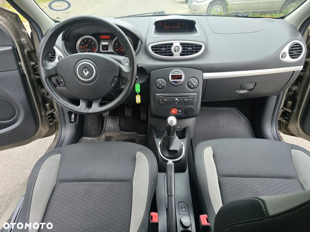 Renault Clio 1.2 16V 75 Expression - 9