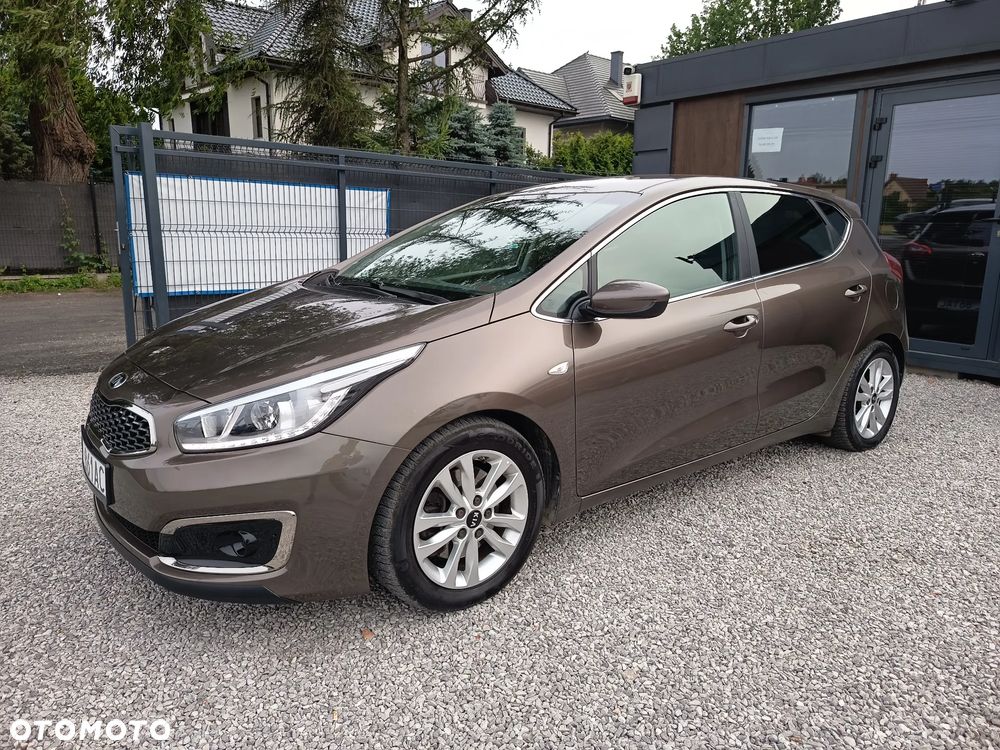 Kia Ceed 1.6 GDI Dream Team Edition - 3