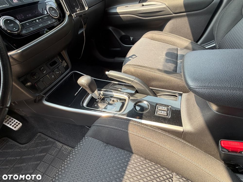 Mitsubishi Outlander 2.0 2WD CVT Diamant+ - 24