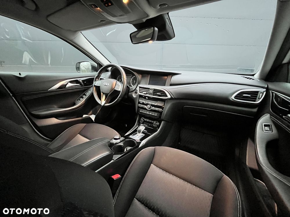 Infiniti Q30 1.6t Premium 7DCT - 13