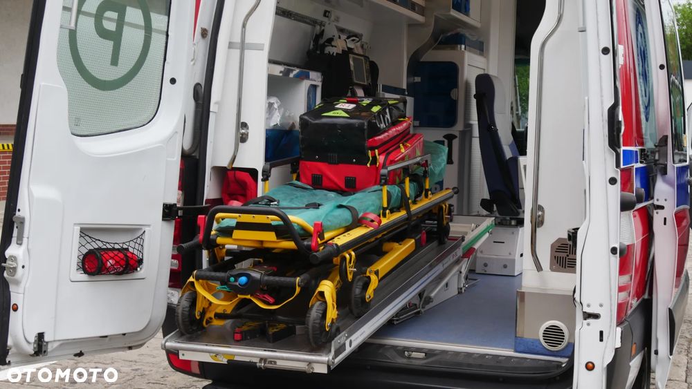 Mercedes-Benz Sprinter Ambulans - 8