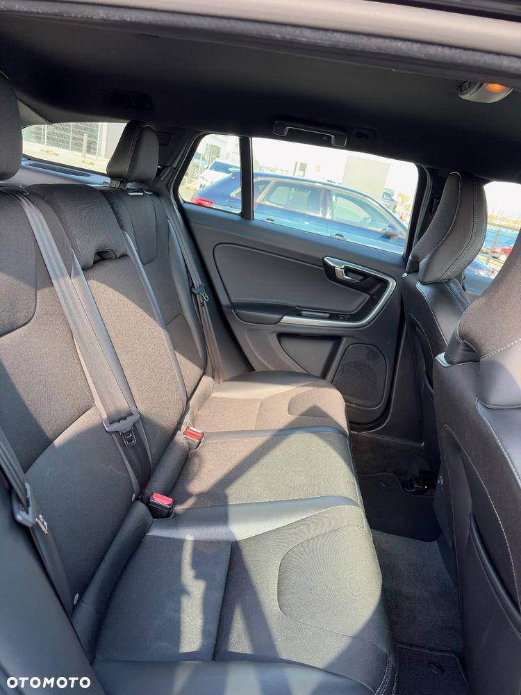 Volvo V60 D4 Drive-E Momentum - 10