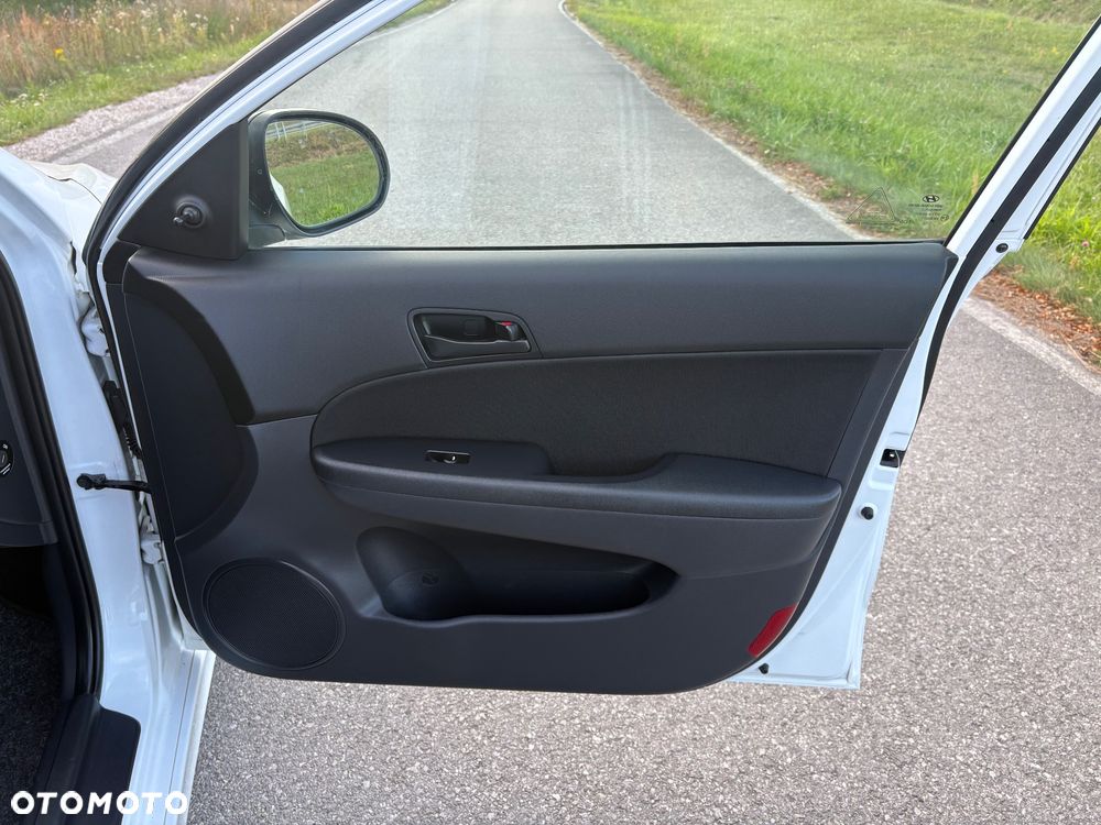 Hyundai i30 1.4 Base + - 28