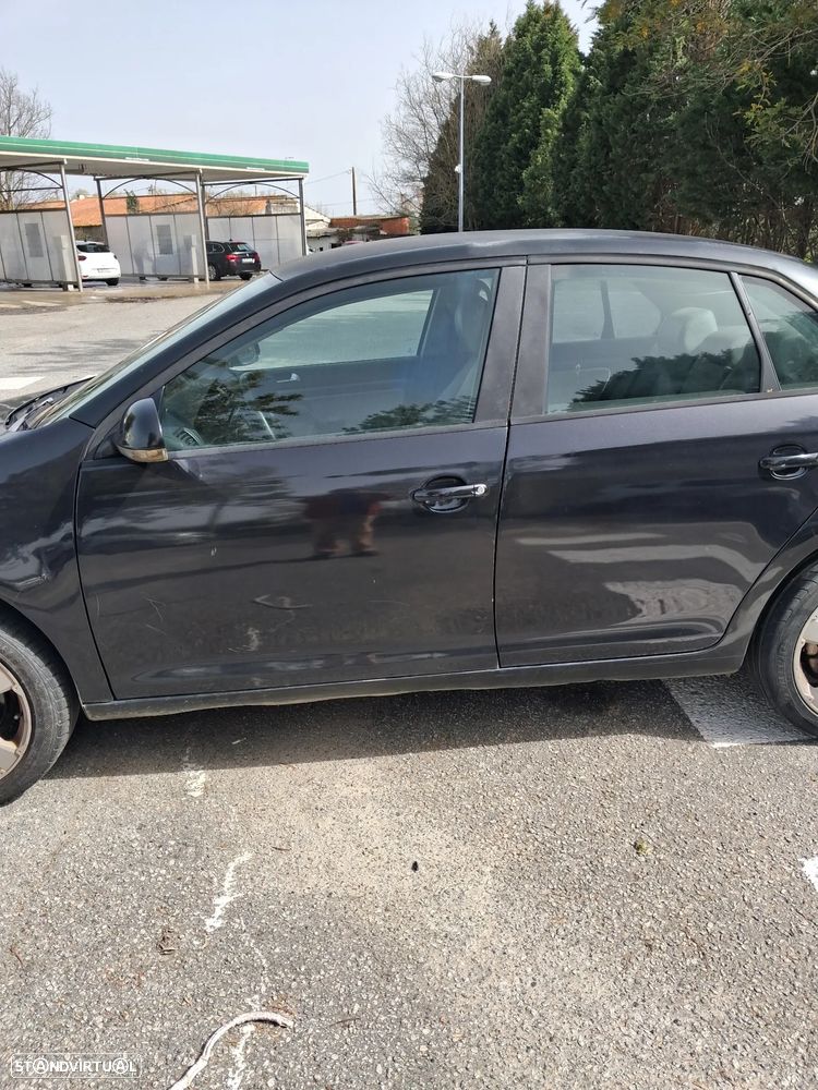 VW Jetta 1.9 TDi Confortline - 5