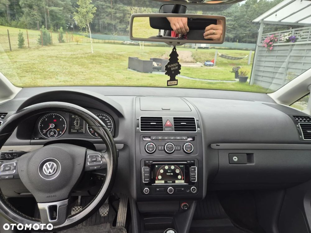Volkswagen Touran 2.0 TDI DPF MATCH - 11