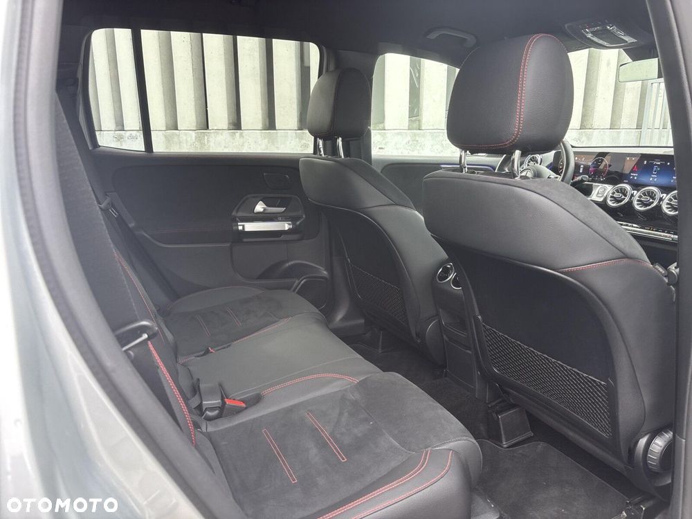 Mercedes-Benz GLB - 21