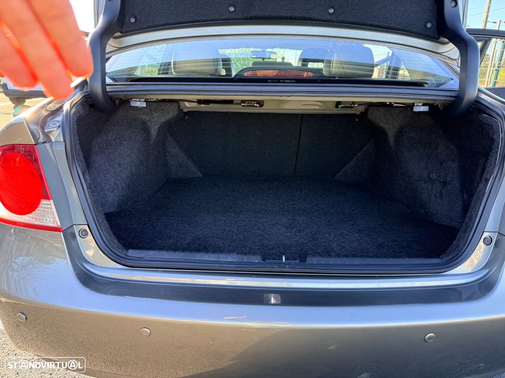 Honda Civic 1.8 ES - 33