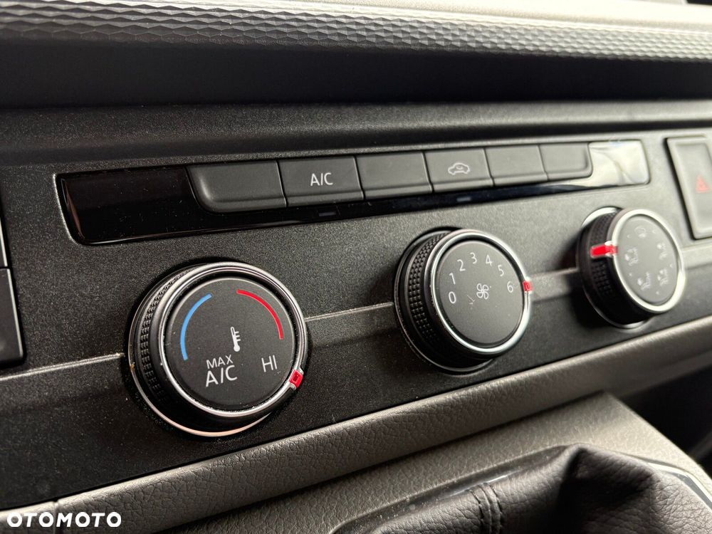 Volkswagen Transporter - 16