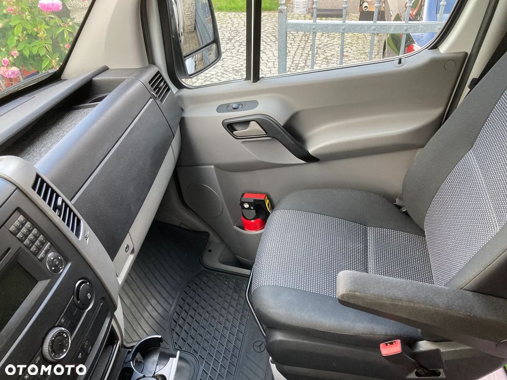 Mercedes-Benz Sprinter - 25