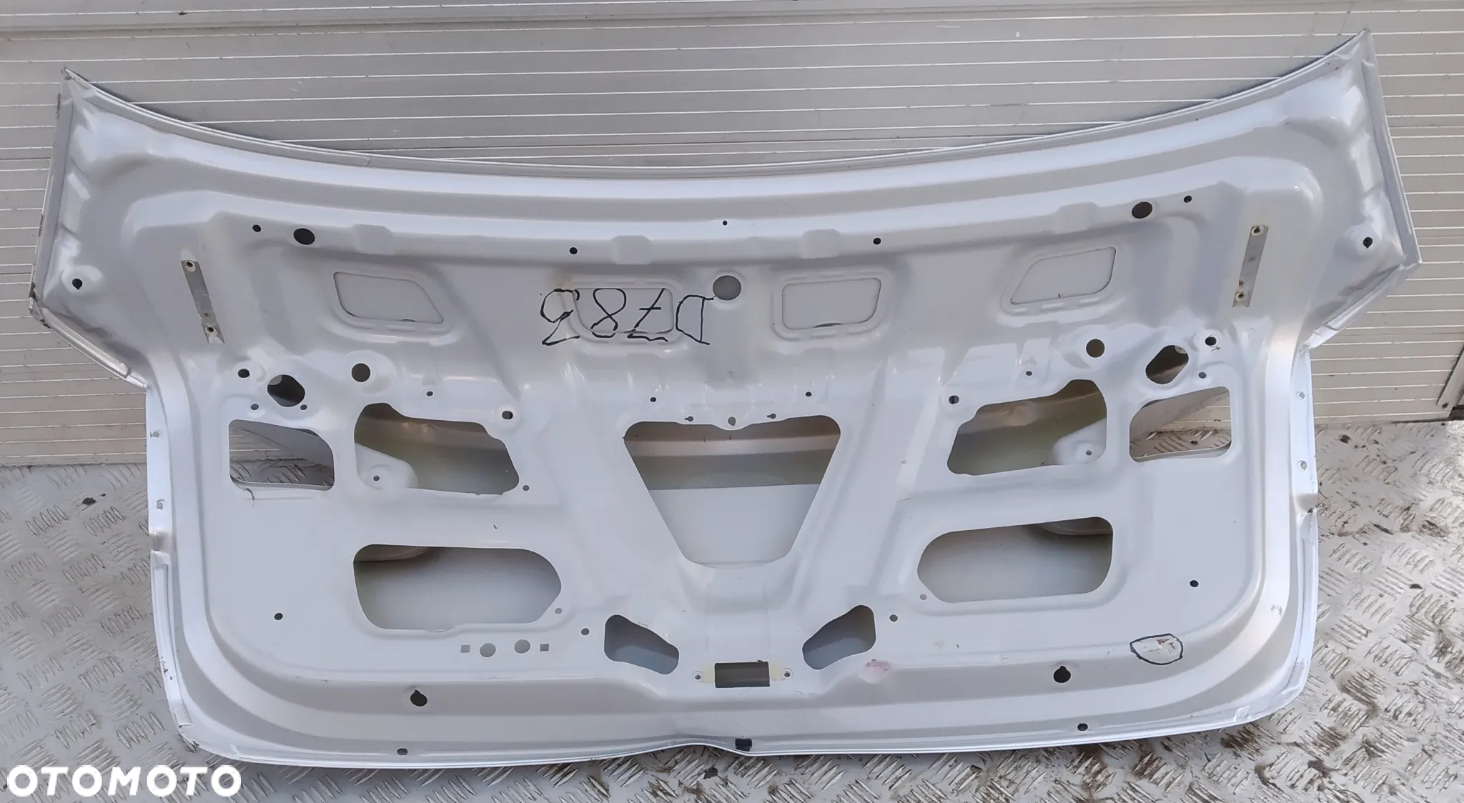 D783  KLAPA BAGAŻNIKA KIA CERATO - 2