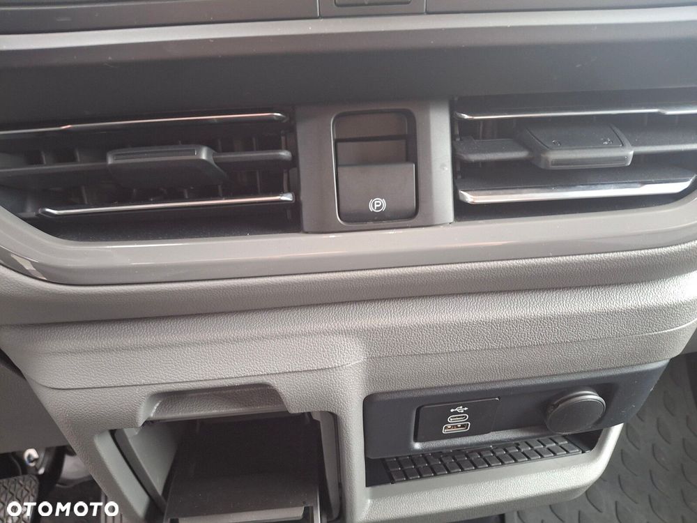 Volkswagen Caravelle - 27