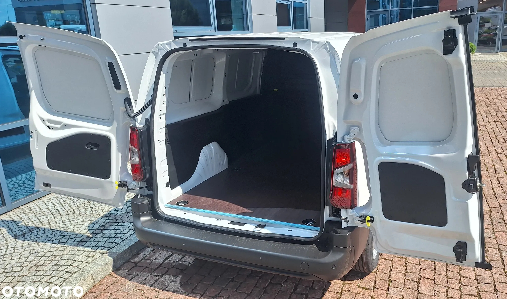 Peugeot Partner Furgon Long 950kg BlueHDi 130 KM S&S EAT8 Bogaty - 16