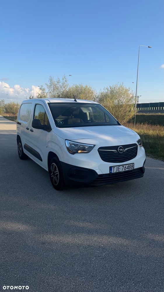 Opel Combo 1.5 CDTI Essentia - 3
