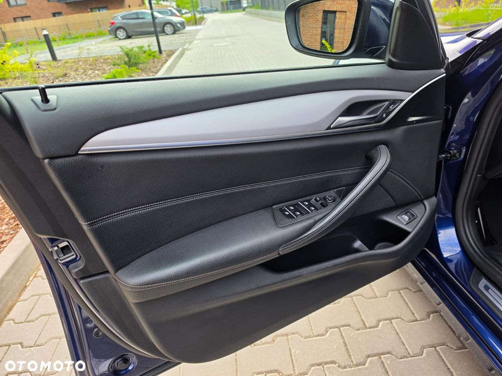 BMW Seria 5 530d Sport Line - 26