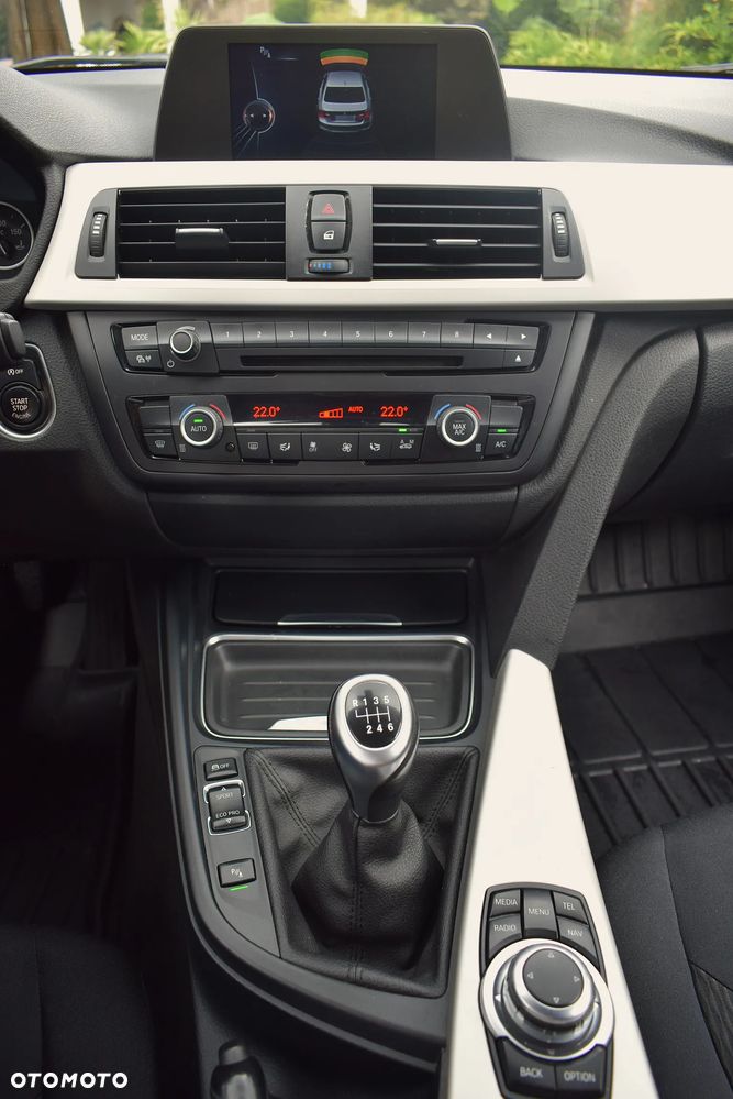 BMW Seria 3 318d Blue Performance Luxury Line - 9