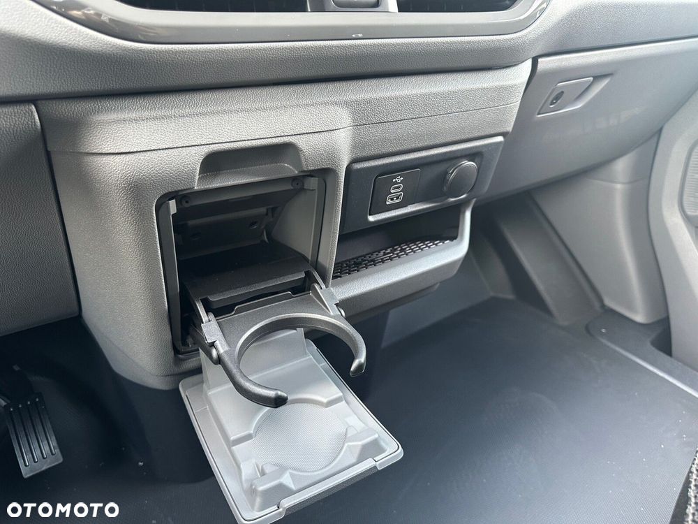Volkswagen Transporter Transporter Furgon silnik: 2,0 l TDI 150 KM / skrzynia biegów: 8-biegowa automatyczna rozstaw osi: 3500 mm - 21