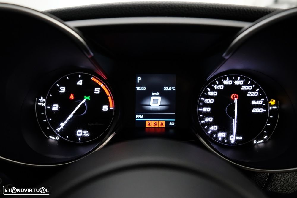 Alfa Romeo Giulia 2.2 AT8 Executive - 14