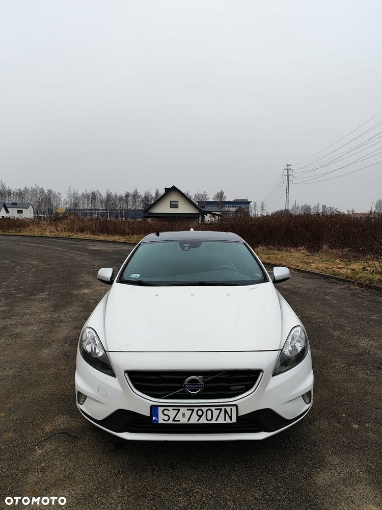 Volvo V40 D2 R-Design - 1