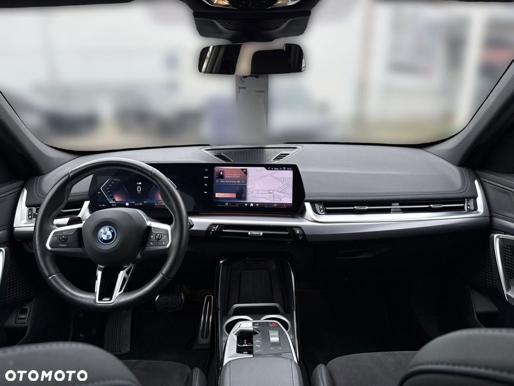 BMW iX1 eDrive20 66.5kWh M Sport - 26