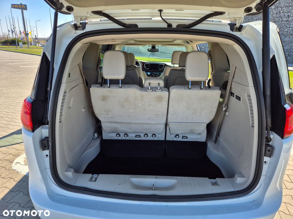 Chrysler Pacifica - 8