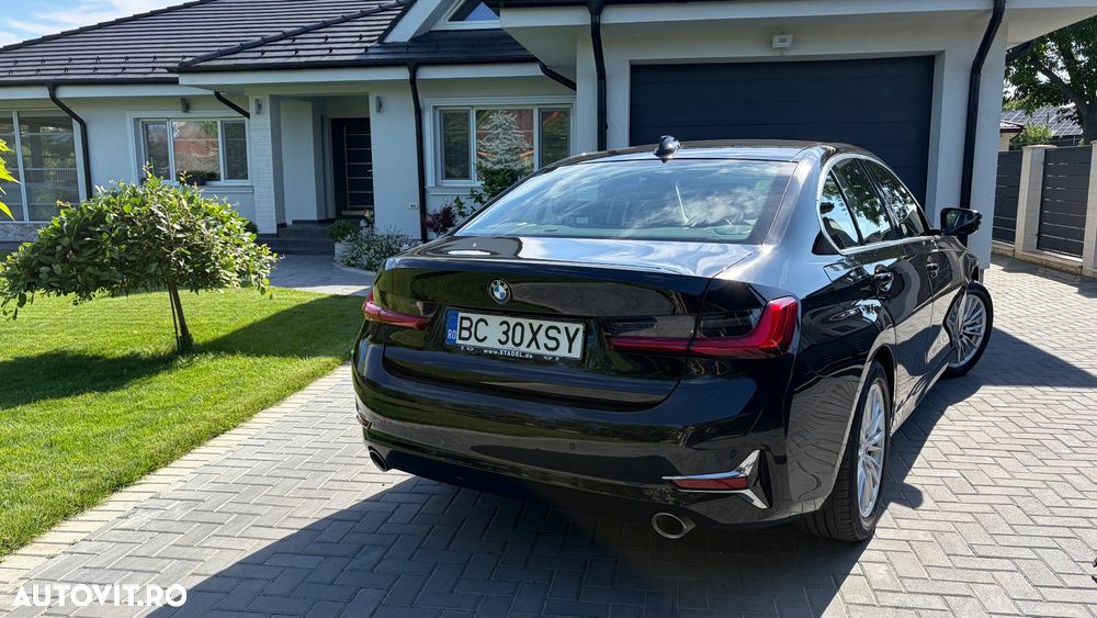 BMW Seria 3 320i Aut. Luxury Line - 28