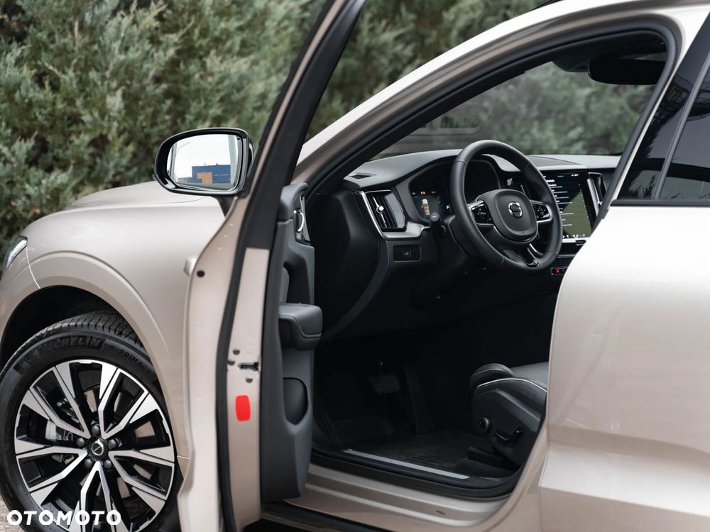 Volvo XC 60 B5 B AWD Plus Dark - 14