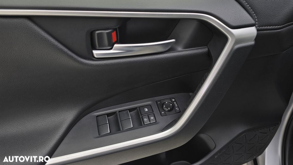 Toyota RAV4 2.0P 6MT AWD Dynamic - 11