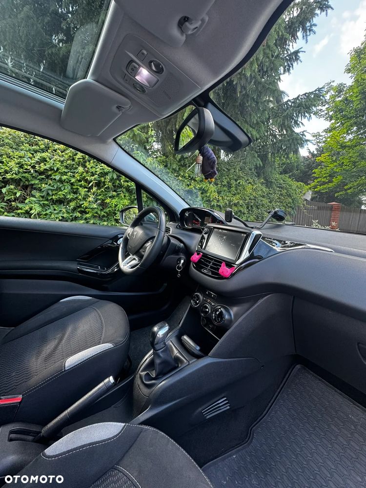 Peugeot 208 1.6 BlueHDi Allure S&S - 9