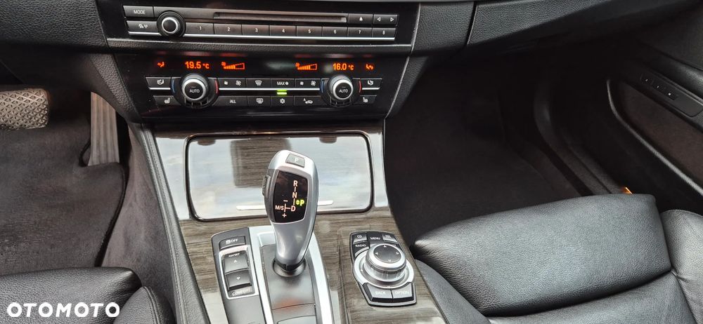 BMW Seria 5 525d xDrive Luxury Line - 38