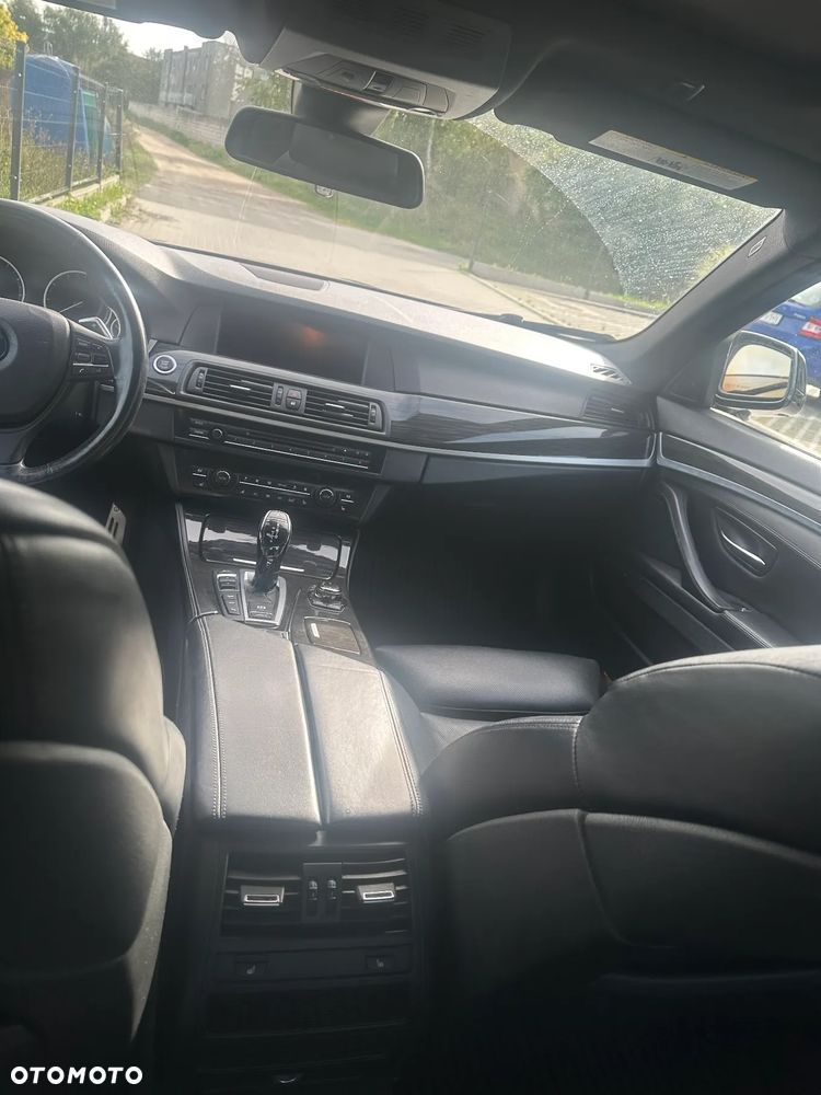 BMW Seria 5 550i - 17
