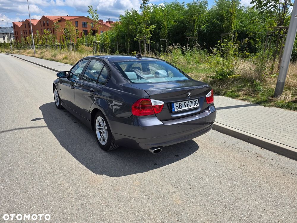 BMW Seria 3 318i - 5