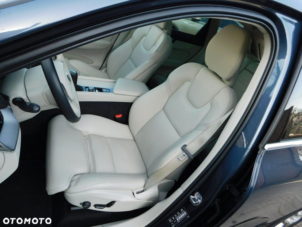 Volvo XC 60 D3 Momentum Pro - 12