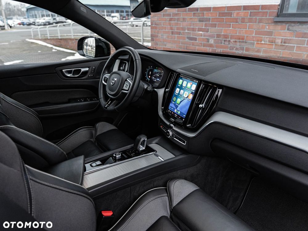 Volvo XC 60 B4 D AWD Plus Dark - 24