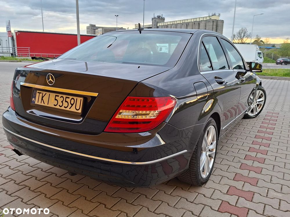 Mercedes-Benz Klasa C 180 CGI BlueEFFICIENCY Avantgarde - 9