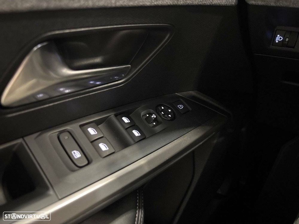 Peugeot 5008 1.2 Hybrid Allure e-DCS6 - 20