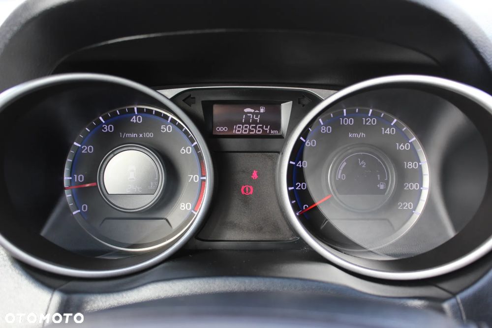 Hyundai ix35 1.6 2WD Fifa World Cup Edition - 28