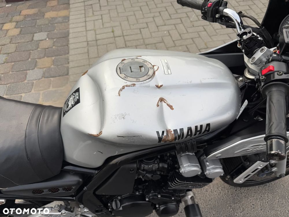 Yamaha FZS - 22