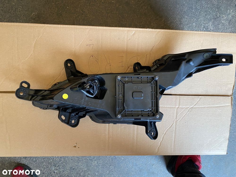 RENAULT MEGANE V 5 E-TECH LAMPA DRL PRAWA PRAWY PRZÓD ŚWIATŁO DO JAZDY DZIENNEJ  LEDOWY led w zderzak przedni 266009083R Wwa - 9