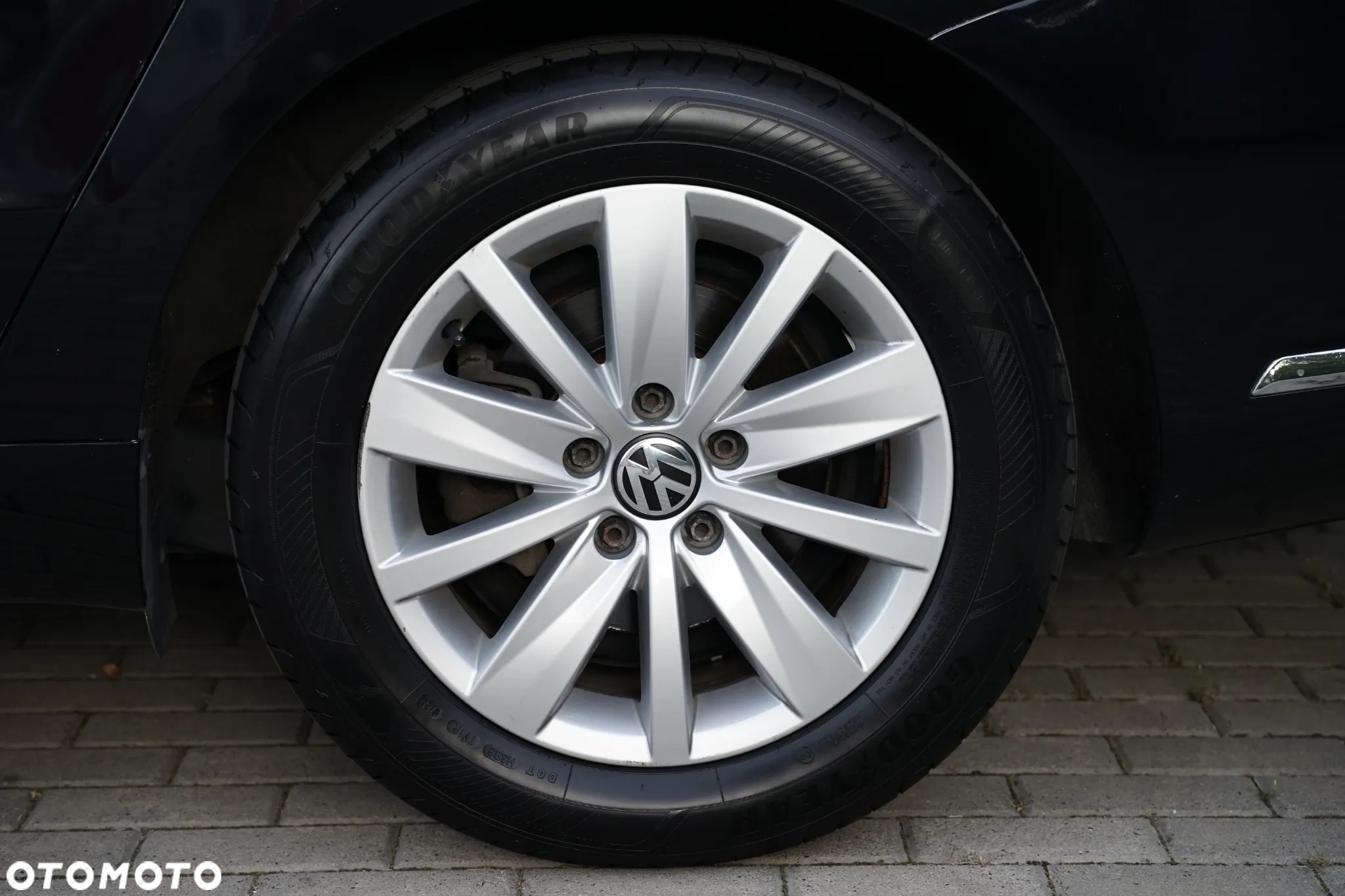 Volkswagen Passat - 36