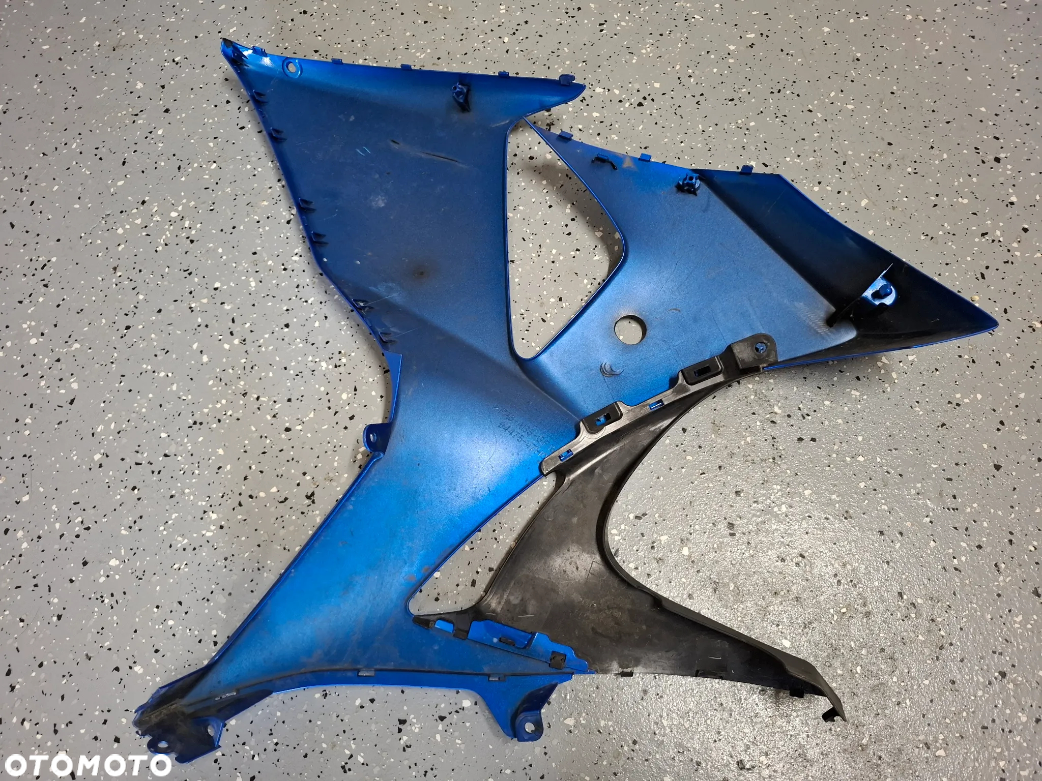 Suzuki GSXR 1000 K9 L0 L1 L2 owiewka bok boczek - 2